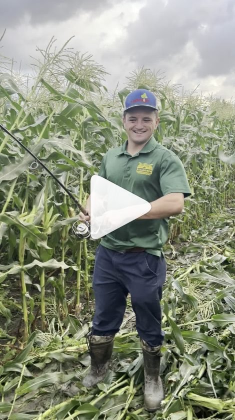 Vidéo : Thomas pêche dans le champ de maïs